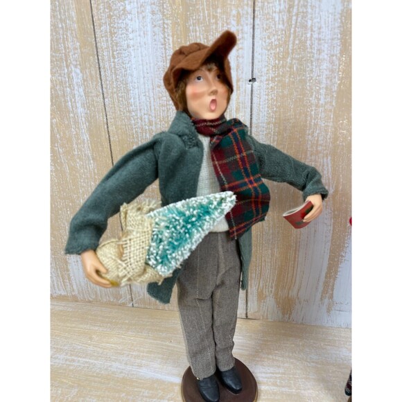 LOT OF 2 CHRISTMAS CAROLERS Man & Woman 12” TALL Good Pre-owned Condition - Picture 6 of 8